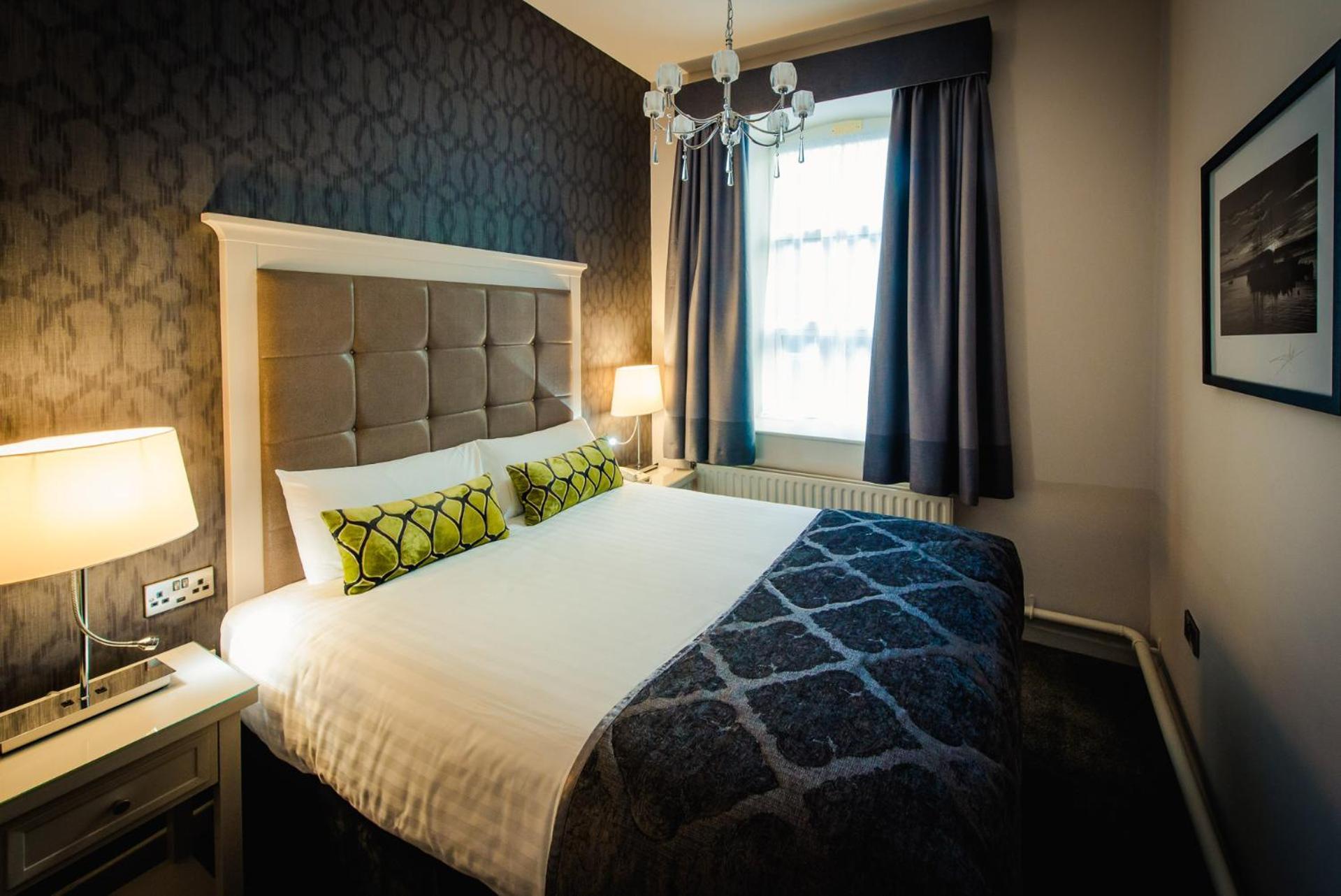Hotel Isaacs Cork City Exterior photo