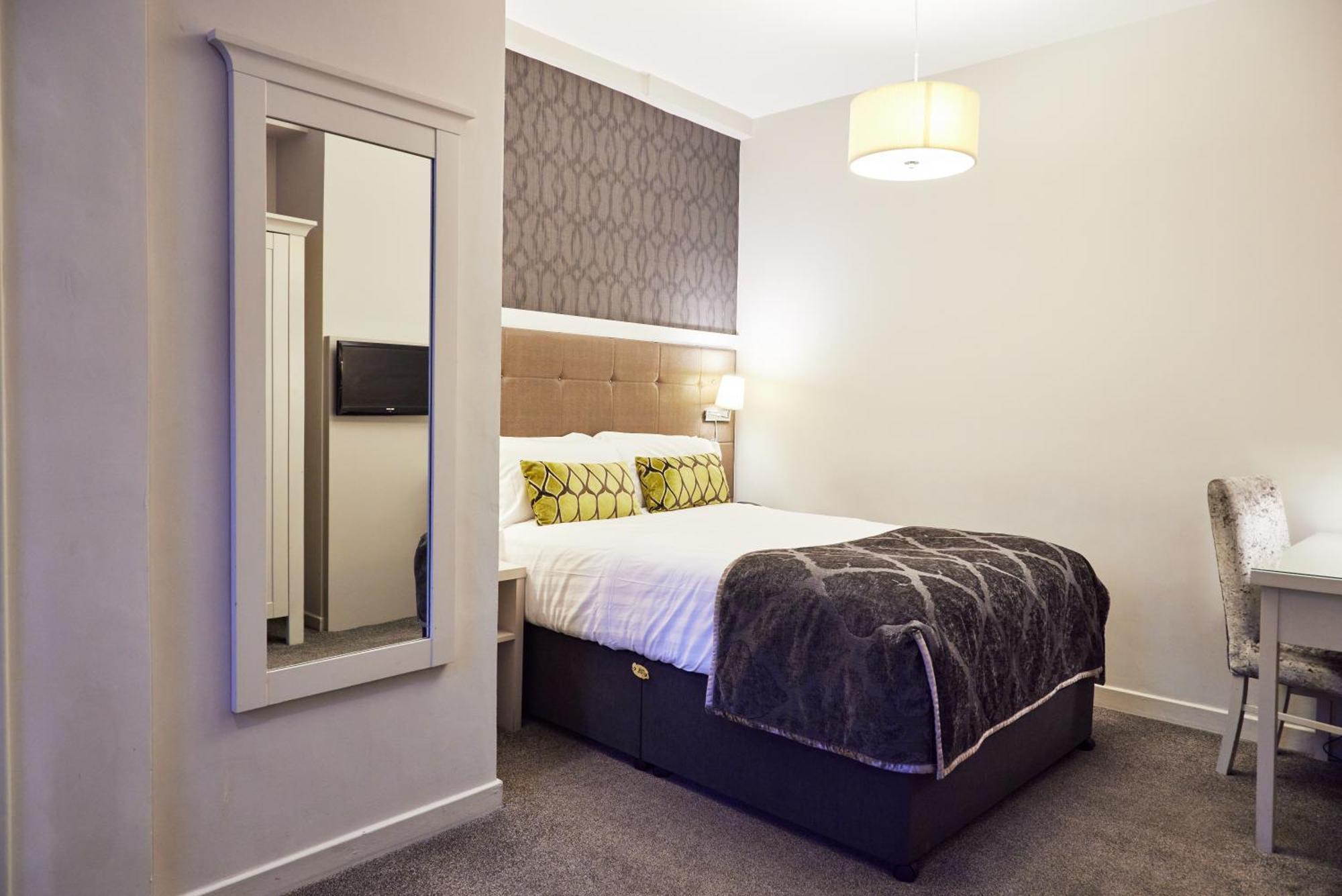 Hotel Isaacs Cork City Exterior photo